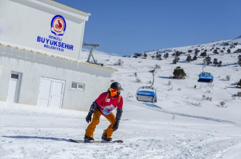 Egenin en büyük kayak merkezi sezonu açtı