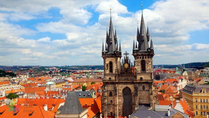 Prag'da gezilmesi gereken yerler Tyn Kilisesi