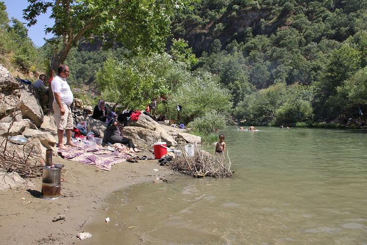 Güvenli bir yer, insanlar aileleriyle birlikte geliyor