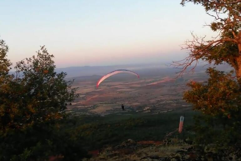 Yamaç paraşütünün yeni gözde mekanı Karaçam köyü