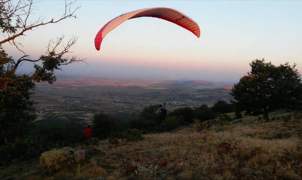 Yamaç paraşütünün yeni gözde mekanı Karaçam köyü